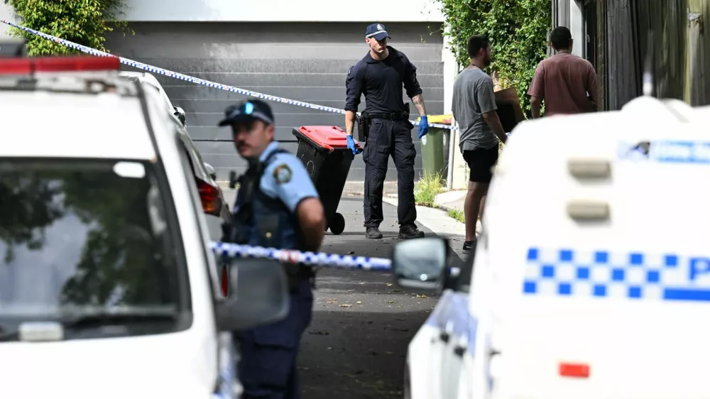 Police officers work at a crime scene at Waite Road in Paddington, Sydney, Australia February 23, 2024. A Sydney police officer has been charged on Friday for the alleged murder of two men who have been missing since earlier this week. AAP Image/Dean Lewins via REUTERS ATTENTION EDITORS - THIS IMAGE WAS PROVIDED BY A THIRD PARTY. AUSTRALIA OUT. NO COMMERCIAL OR EDITORIAL SALES IN AUSTRALIA. NEW ZEALAND OUT. NO COMMERCIAL OR EDITORIAL SALES IN NEW ZEALAND. NO RESALES. NO ARCHIVE