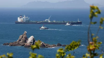 FILE PHOTO: Tugboats guide the crude oil tanker Odessa, carrying UAE crude after passing through the Strait of Hormuz with its Automatic Identification System transponder turned off, navigates the waters at Daesan port, where it is expected to discharge crude oil, in Seosan, South Korea, May 8, 2026. REUTERS/Kim Soo-hyeon/File Photo