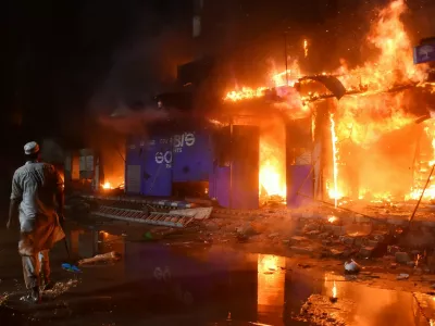 Prizor iz 18. januarja letos. Mnogim ni bilo pomoči, saj se je požar raz&scaron;iril zelo hitro. / Foto: Profimedia