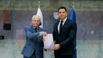 Predsednik Državnega zbora Zoran Stevanović je sprejel predsednika Fiskalnega sveta dr. Davorina Kračuna, ki je predsedniku Državnega zbora ob tej priložnosti predal letno poročilo.Foto: Matija Sušnik 