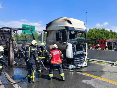 Na vipavski hitri cesti med Nanosom in Vipavo je zagorel tovornjak. 