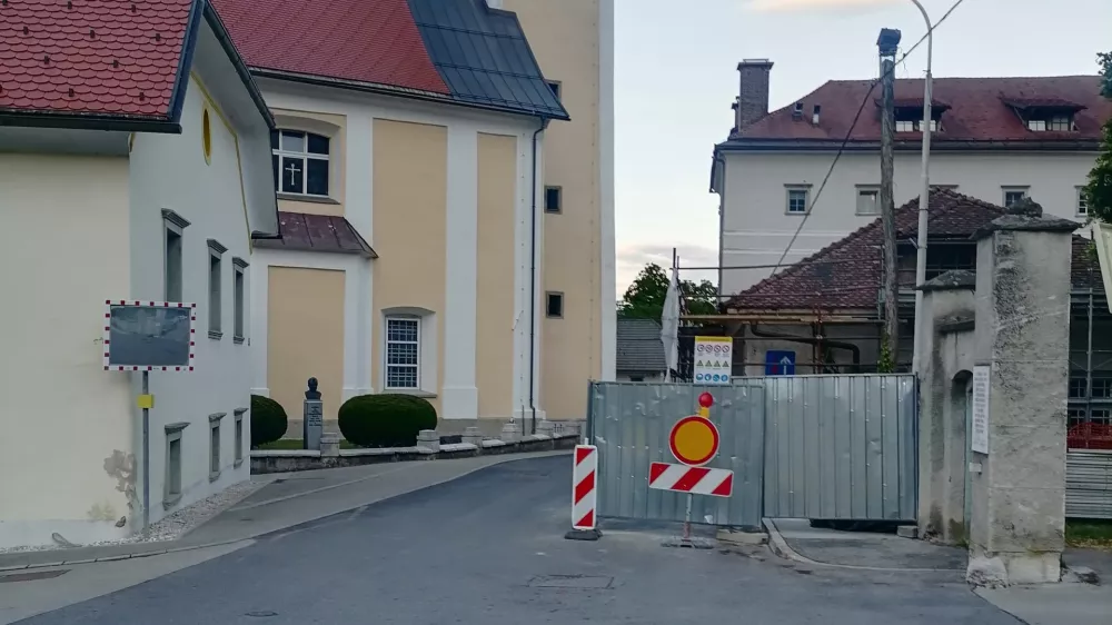 Cesto sredi poletja zaprli zaradi počitnic