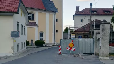 Cesto sredi poletja zaprli zaradi počitnic