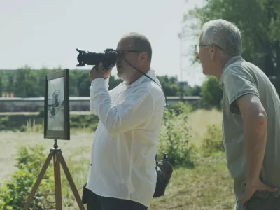 Jože Suhadolnik in Matjaž &Scaron;porar pri iskanju lokacij, na katerih je Peter Naglič ustvaril izjemne posnetke. / Foto: Rožle Bregar