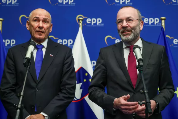 Ljubljana, Hotel InterContinental.Novinarska konferenca v okviru srecanja vodstva politicne skupine Evropske ljudske stranke (EPP) v Ljubljani.Predsednik SDS Janez Jansa in predsednik EPP Manfred Weber.