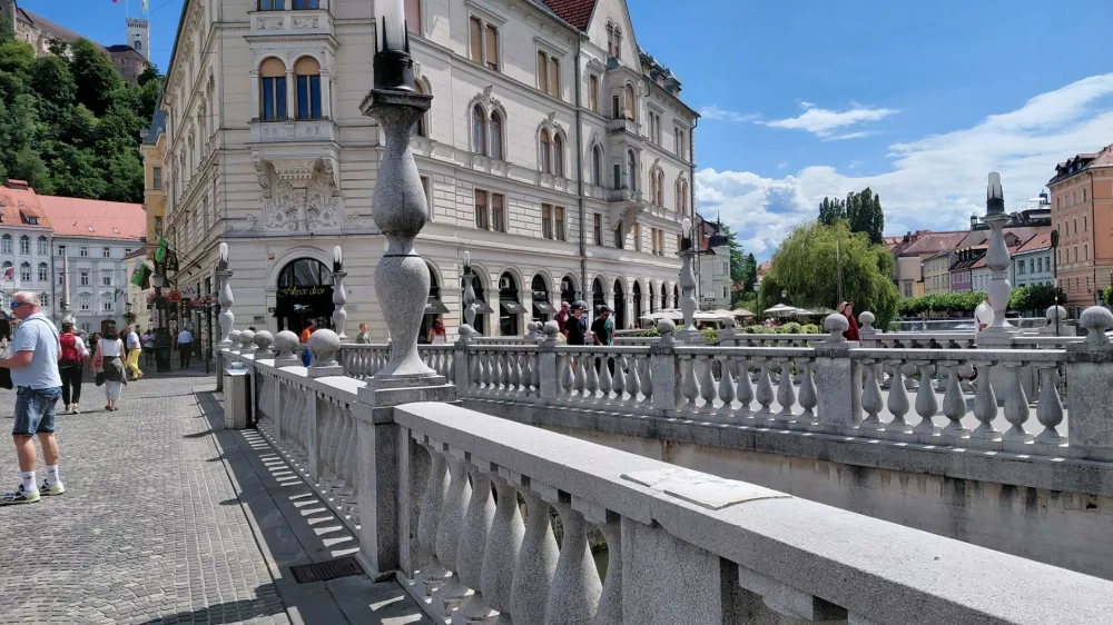 V sredi&scaron;ču Ljubljane izginil del Plečnikove dedi&scaron;čine