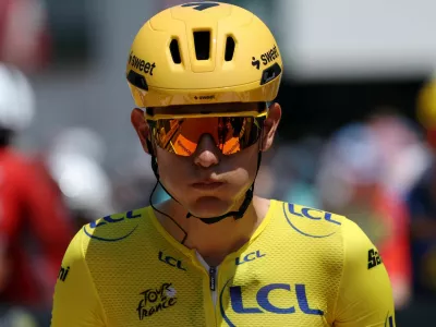 Cycling - Tour de France - Stage 5 - Lannemezan to Pau - Lannemezan, France - July 8, 2026 Uno-X Mobility's Torstein Traeen wearing the yellow jersey before the start of stage 5 REUTERS/Gonzalo Fuentes
