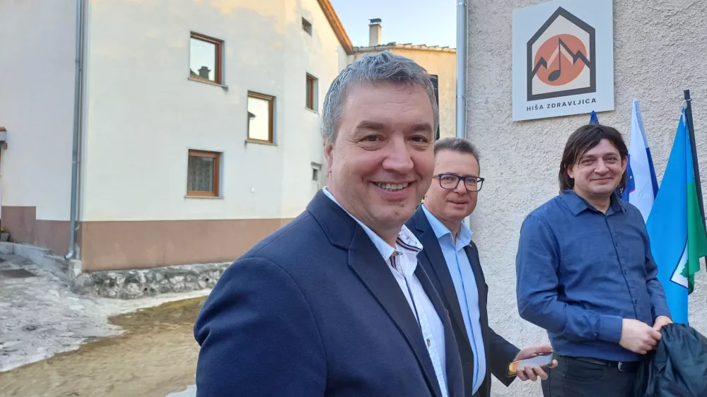 Podnanos, Hi&scaron;a Zdravljica, Anton Lavrenčič, župan