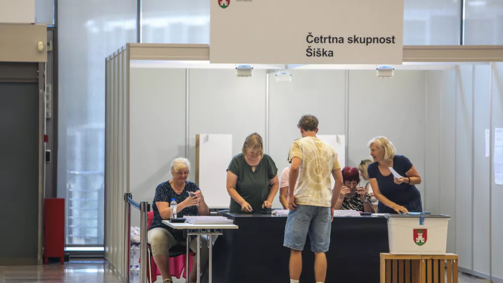 - 07.07.2026. - Predčasno glasovanje za Referendum o spremenjenem parkirnem odloku. Gospodarsko razstavi&scaron;če Ljubljana.//FOTO: Bojan Velikonja / Foto: Bojan Velikonja