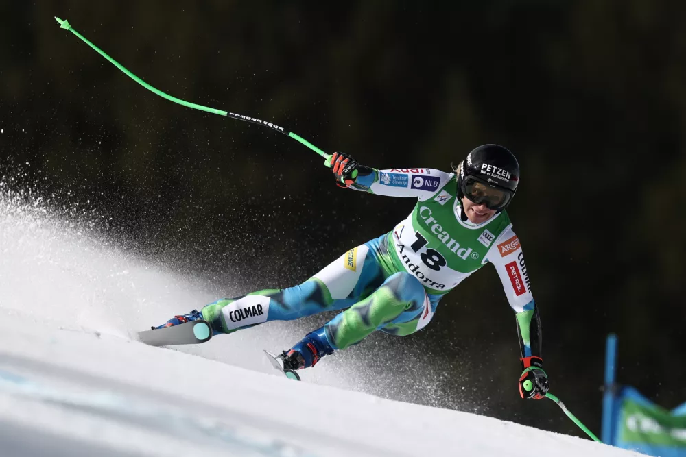Slovenia's Ilka Stuhec speeds down the course during a women's World Cup super-G race, in Soldeu, Andorra, Sunday, March 1, 2026. (AP Photo/Gabriele Facciotti) / Foto: Gabriele Facciotti