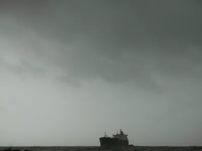 Dark monsoon clouds above the Nicaragua-flagged merchant tanker MT Al Jafzia, which drifted after its anchor broke amid rough monsoon sea conditions, off Manori beach in Mumbai, India, July 7, 2026. REUTERS/Francis Mascarenhas   TPX IMAGES OF THE DAY