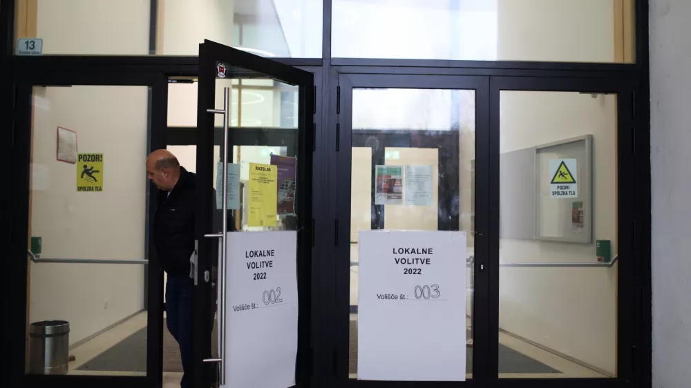 - &Scaron;portna dvorana Menge&scaron;- 04.12.2022 - Lokalne volitve 2022 - drugi krog - volitve župana //FOTO: Bojan Veliknja