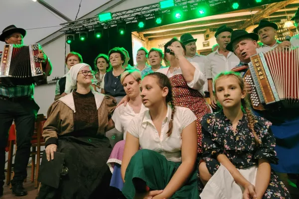 pivo in cvetje / Foto: Mojca Marot