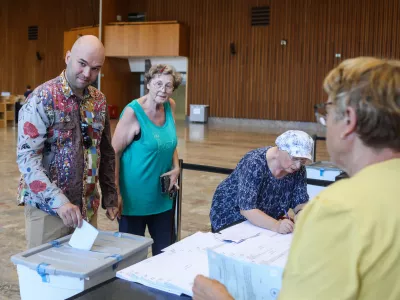 - Denis Striković, mestni svetnik Levica Vesna,- 07.07.2026. - Predčasno glasovanje za Referendum o spremenjenem parkirnem odloku. Gospodarsko razstavi&scaron;če Ljubljana.//FOTO: Bojan Velikonja