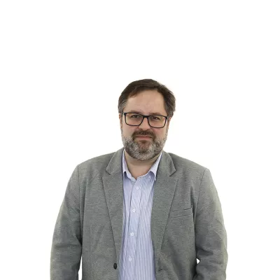 Ale&scaron; GaubeZA ONLINE - Redakcija Dnevnik 2024 - portreti za komentarje in kolumne - kolumnisti - komentatorji &ndash; novinarji - portret //FOTO: Luka Cjuha / Foto: Luka Cjuha