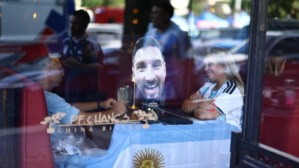 Soccer Football - FIFA World Cup 2026 - Argentina fans gather in Kansas City - Kansas City, Missouri, U.S. - July 10, 2026 A mask of Argentina's Lionel Messi is seen in a restaurant window as fans gather in Kansas City ahead of their quarter final match against Switzerland REUTERS/Lee Smith