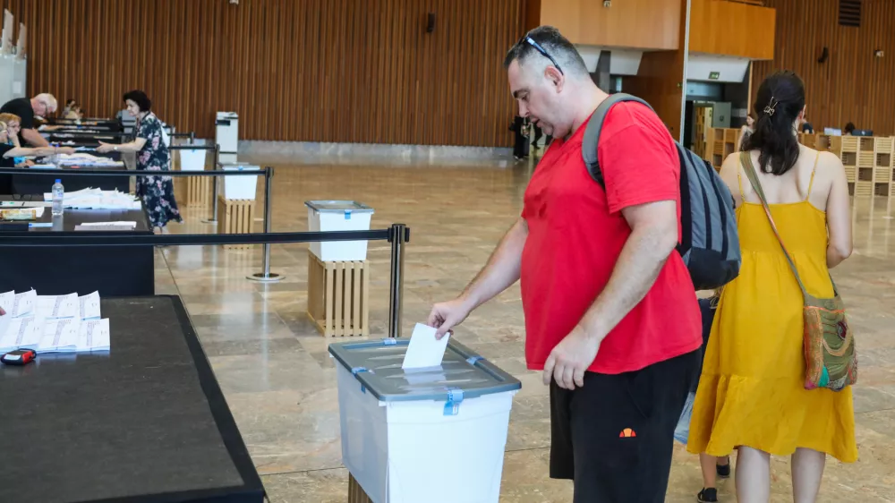 - 07.07.2026. - Predčasno glasovanje za Referendum o spremenjenem parkirnem odloku. Gospodarsko razstavi&scaron;če Ljubljana.//FOTO: Bojan Velikonja
