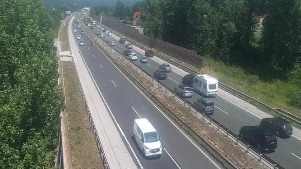 Posnetek s kamere pri Sinji Gorici okoli 13.30 ure.