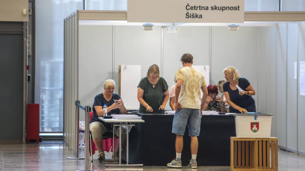 - 07.07.2026. - Predčasno glasovanje za Referendum o spremenjenem parkirnem odloku. Gospodarsko razstavi&scaron;če Ljubljana.//FOTO: Bojan Velikonja