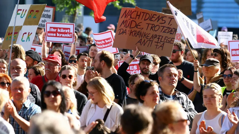 People protest before the German parliament votes on changes to public health insurance in Berlin, Germany, July 10, 2026.   REUTERS/Lisi Niesner