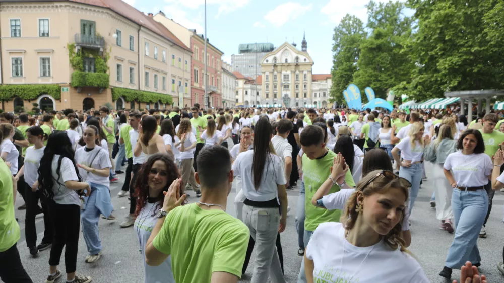 21.5.2026 - Dijaki zaključnih letnikov srednjih &scaron;ol bodo točno opoldne v več krajih v Sloveniji zaplesali maturantsko četvorko. ČetvorkaFoto: Luka Cjuha