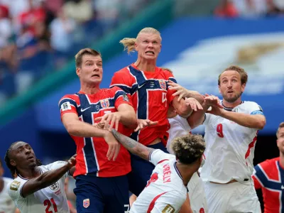 Soccer Football - FIFA World Cup 2026 - Quarter Final - Norway v England - Miami Stadium, Miami Gardens, Florida, U.S. - July 11, 2026 Norway's Erling Haaland and Alexander Sorloth in action with England's Harry Kane, Eberechi Eze and Nico O'Reilly IMAGN IMAGES via Reuters/Sam Navarro