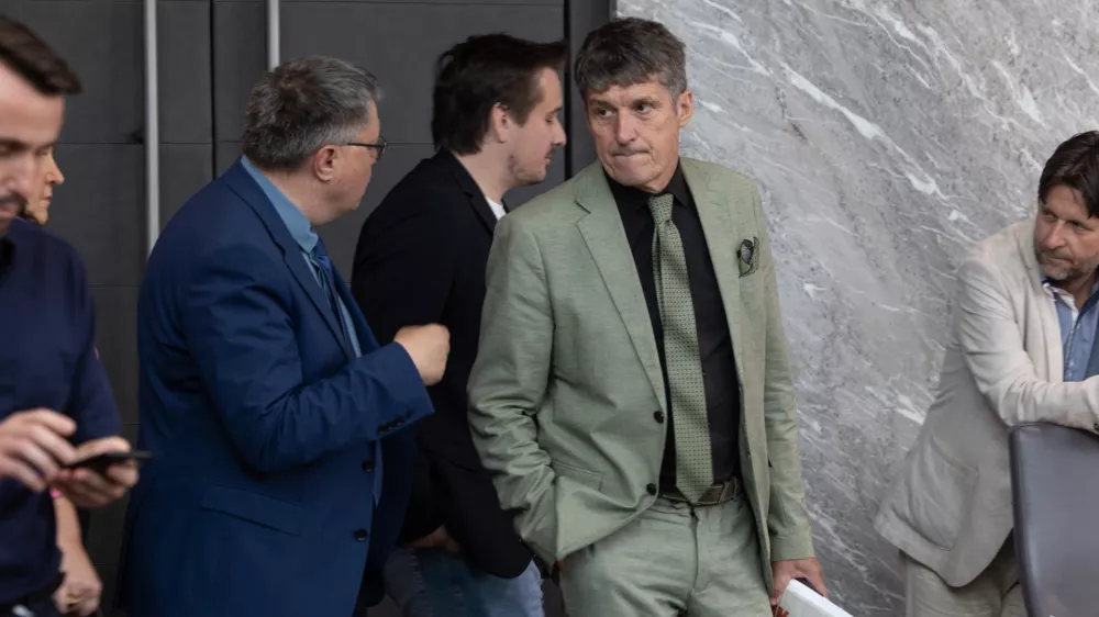 Nekdanji minister Sajovic neupo&scaron;tevanje dela obrambnih izdatkov pripisal birokraciji