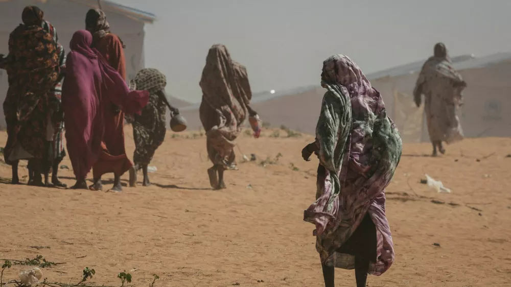 FILE PHOTO: Sudanese refugee women walk at the Tulum refugee camp, amid ongoing conflict in Sudan between the paramilitary Rapid Support Forces (RSF) and the Sudanese army, in Wadi Fira province, eastern Chad, November 30, 2025. REUTERS/Amr Abdallah Dalsh//File Photo