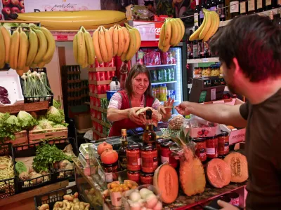 Trgovina Sadje Zelenjava Pov&scaron;etova25.06.2025 - Nakupovanje ob nedeljah in praznikih, odprte trgovine. FOTO: Nik Erik Neubauer