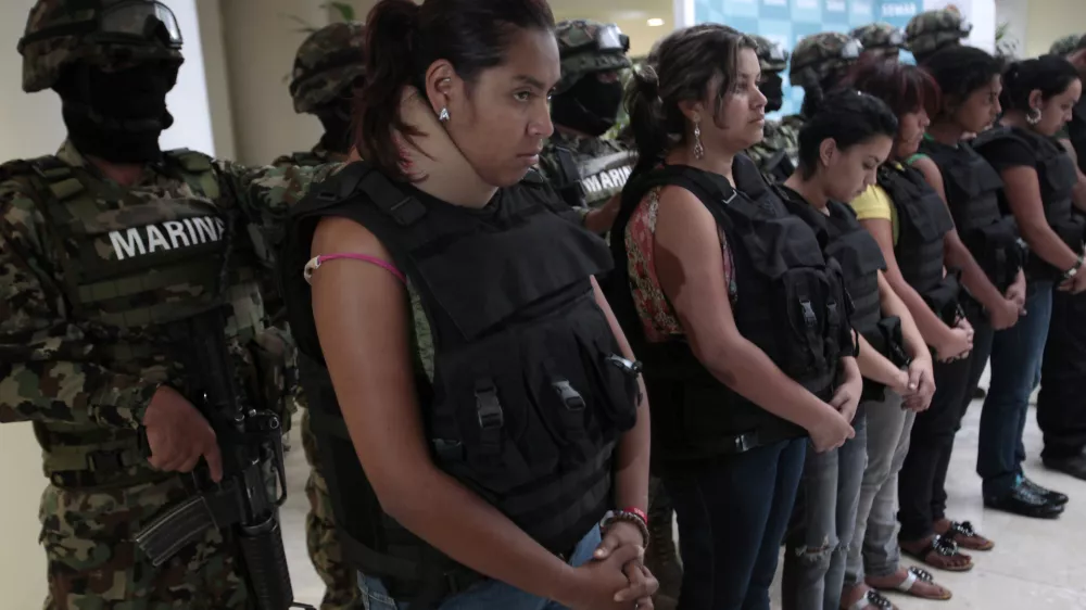 Suspected members of the Zetas cartel are being presented to the media in Mexico City April 17, 2011. Mexico's President Felipe Calderon has pledged to bring the killers behind the mass graves, where nearly 150 bodies have been unearthed, to justice. At least 17 suspects have been arrested so far in connection with the murders including Martin Estrada Luna alias "El Kilo" a suspected leader of the Zetas.  REUTERS/Jorge Dan Lopez (MEXICO - Tags: CRIME LAW CIVIL UNREST)