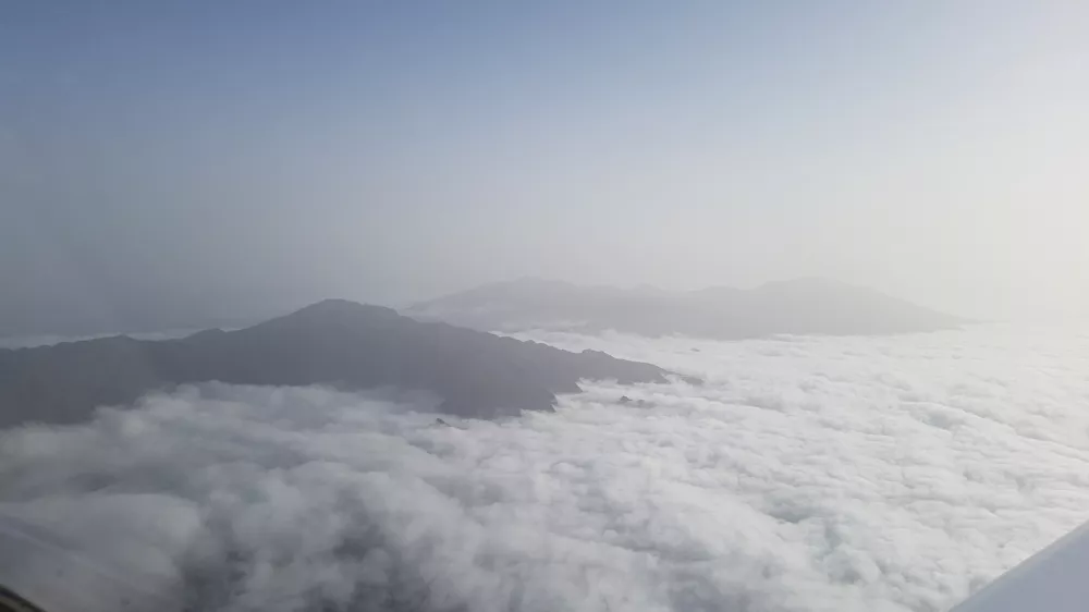 saharski pesek nad oblaki