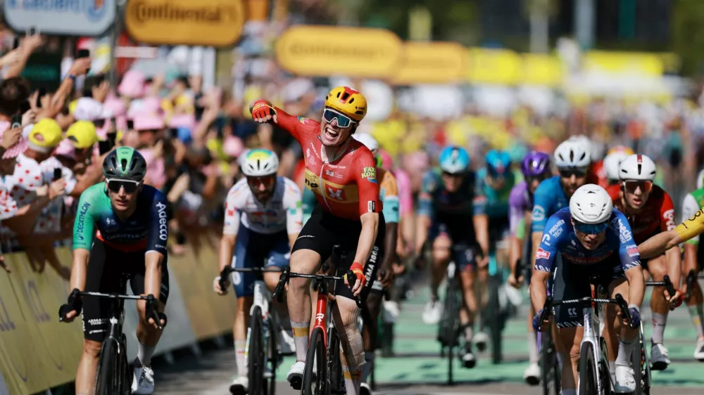 Cycling - Tour de France - Stage 11 - Vichy to Nevers - Nevers, France - July 15, 2026 Uno-X Mobility's Soren Waerenskjold celebrates winning stage 11 REUTERS/Stephanie Lecocq