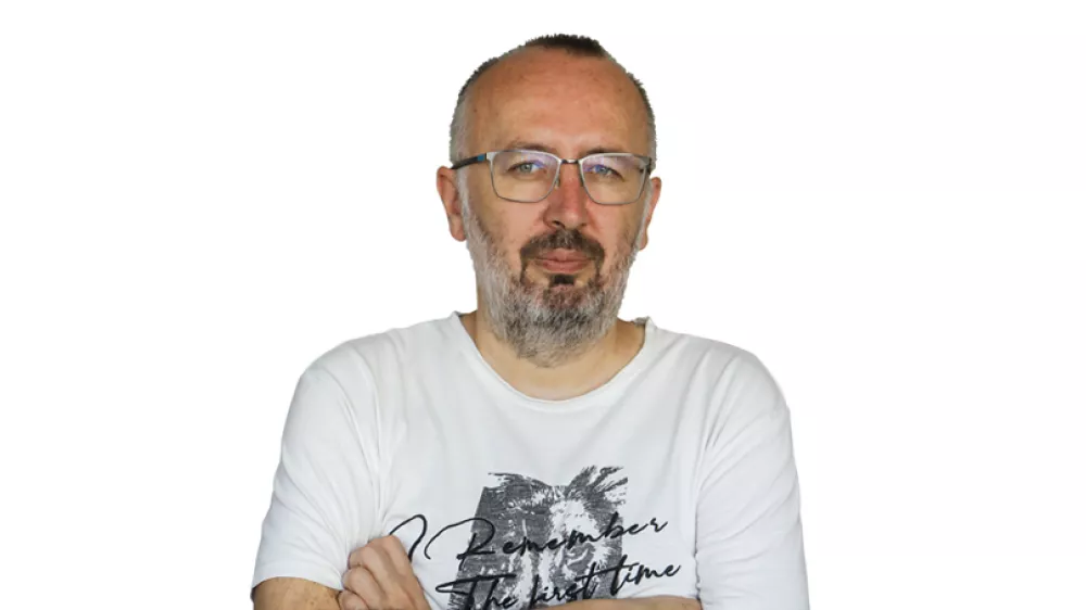 Miha Andol&scaron;ek, novinar Dnevnika, za ONLINE