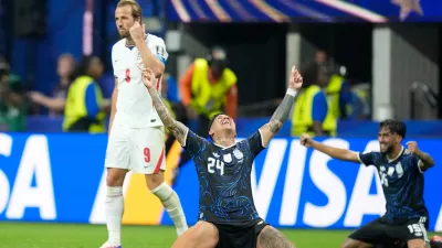 Argentina's Enzo Fernandez and Nico Gonzalez, right, celebrate at the end of the World Cup semifinal soccer match between England and Argentina as England's Harry Kane walks behind, in Atlanta, Wednesday, July 15, 2026. (AP Photo/Rebecca Blackwell)