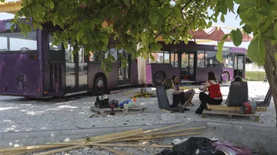 - 30.07.2021 – Kašelj – Mobilni mladinski center Ljuba in Drago - mladi zmaji iz odsluženega avtobusa LPP v Kašlju, na Cesti španskih borcev skupaj s prebivalci soustvarjajo nov skupnostni center - javni ustvarjalni prostor, namenjen druženju in souporabi mladih in lokalne skupnosti - Avtobus za ustvarjanje - /FOTO: Jaka Gasar