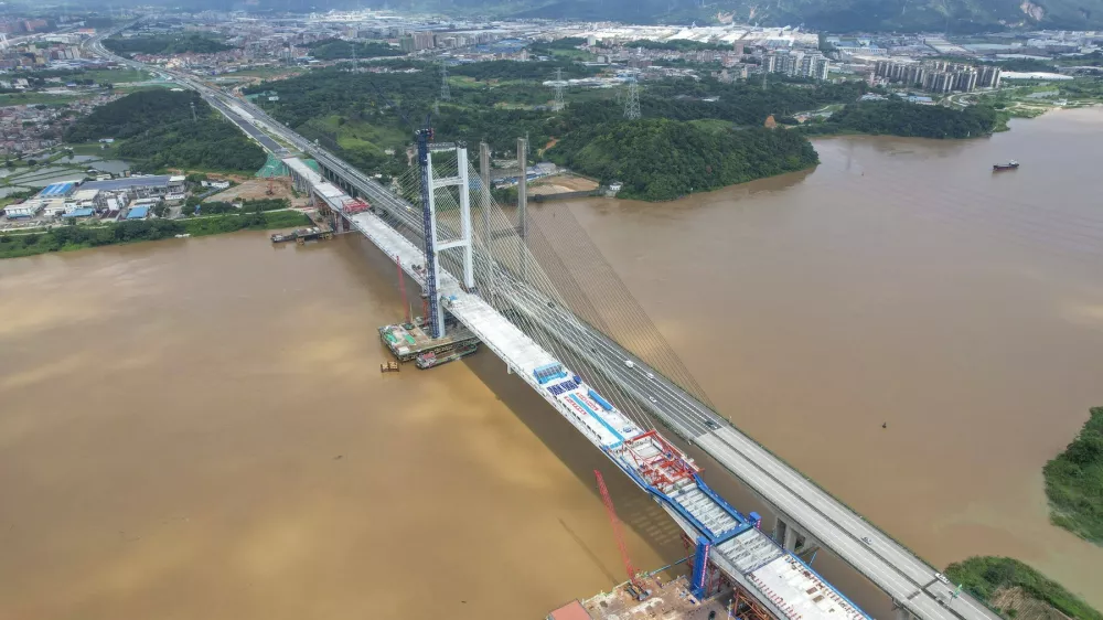 Most, ki povezuje Guangzhou-Zhaoqing, Kitajska. Foto: Profimedia