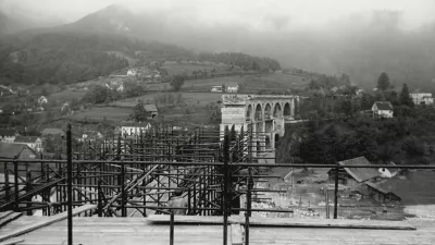 View of the viaduct of Borovnica on the railway line connecting Postojna with Ljubljana (bombed in April by the Yugoslavs), during the refitting operations. Borovnica, June 1941. (Photo by Mondadori via Getty Images) / Foto: Mondadori Portfolio