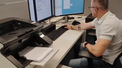 V novem centralnem dokumentacijskem in digitalizacijskem centru v Celju se bodo skenirala vsa sodna pisanja za vsa slovenska sodi&scaron;ča. F Mojca Marot