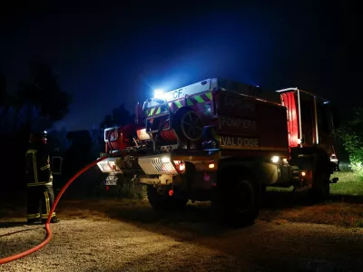 Firefighters work during a wildfire in the Fontainebleau forest in Le Vaudoue, near Paris, France, July 13, 2026. REUTERS/Benoit Tessier REFILE - ADDING FOREST NAME