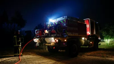 Firefighters work during a wildfire in the Fontainebleau forest in Le Vaudoue, near Paris, France, July 13, 2026. REUTERS/Benoit Tessier REFILE - ADDING FOREST NAME