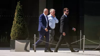 Brdo pri Kranju, Kongresni center Brdo.Predsedniki strank vladajoce koalicije, clani vlade ter koalicijski poslanci so se sestali na koalicijskem vrhu, na katerem so predstavili normativni nacrt dela vlade do konca leta.