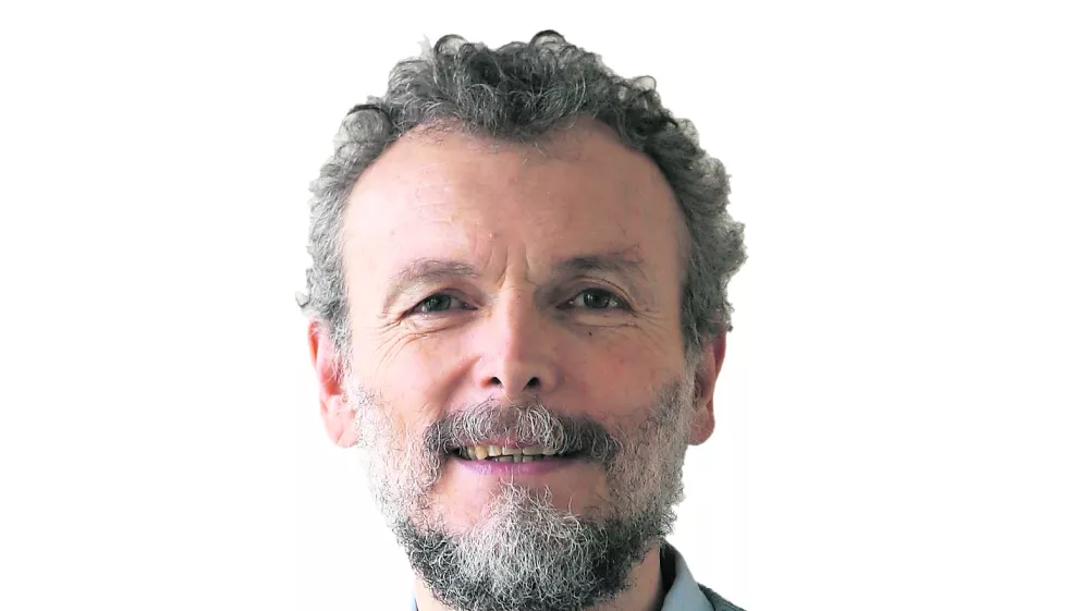 Dragan Petrovec, zunanji kolumnist- Dnevnik 2016 - portreti za komentarje in kolumne - kolumnisti - komentatorji - novinarji - novinarka - //FOTO: Tomaž Skale------BARVNA!!!, FOTO PERMANENT!!!