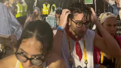 People evacuate from Bad Bunny's concert due to a hailstorm, in Milan, Italy, July 18, 2026, in this screen grab obtained from a social media video. @_enrih_ via Instagram/via REUTERS THIS IMAGE HAS BEEN SUPPLIED BY A THIRD PARTY. MANDATORY CREDIT. NO RESALES. NO ARCHIVES. VERIFICATION LINES: - Location confirmed from media reports and metadata - Coordinates: 45.49093249648833, 9.112358707099997 - Date confirmed from media, weather reports and metadata / Foto: @_enrih_ Via Instagram