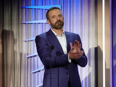 BEVERLY HILLS, CALIFORNIA - MAY 31: Ben Affleck speaks onstage during the 86th Annual Peabody Awards at Beverly Wilshire, A Four Seasons Hotel on May 31, 2026 in Beverly Hills, California. Kevin Winter,Image: 1107044735, License: Rights-managed, Restrictions:, Model Release: no / Foto: Profimedia