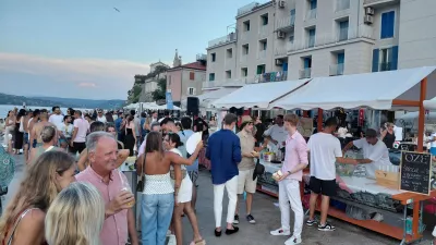 Plo&scaron;čad na Punti je v soboto gostila Puntafest, nekaj po 20. uri pa se je na njej zbralo nekaj sto ljudi.