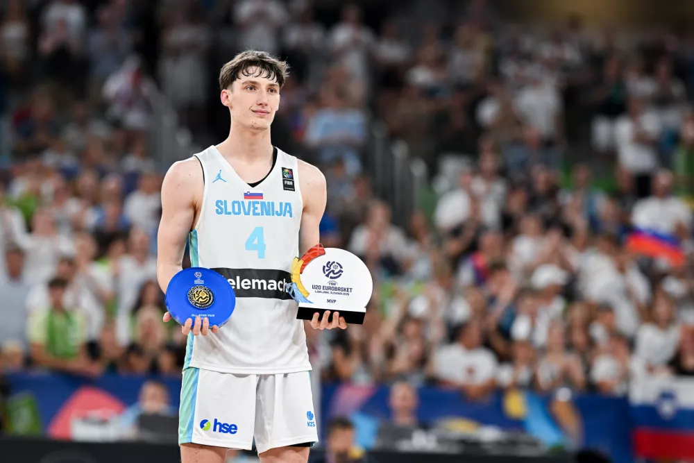 Ljubljana, Arena Stozice.Slovenska kosarkarska reprezentanca mlajsih clanov se bo v finalu evropskega prvenstva do 20 let pomerila z zmagovalcem dvoboja med Srbijo in Spanijo 