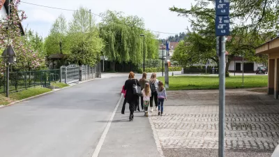 - 14.04.2017 - Ulica Draga v Ljubljani - Koseze, - priprave na ponovno vzpostavitev dvosmernega prometa -  //FOTO: Bojan Velikonja