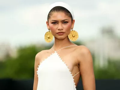 Zendaya uhani