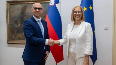 Zakaj je Ostrc tako dolgo odlašal s podpisom primopredaje?
