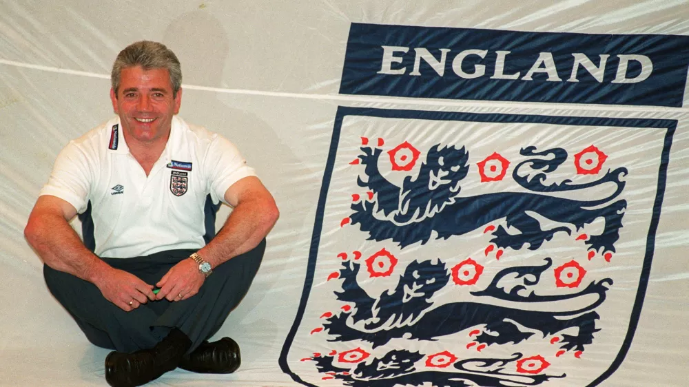 FILE PHOTO: Football - England Team Squad Annoucement - Metropole Hotel - 15/5/00 Mandatory Credit: Action Images / John Sibley England's manager Kevin Keegan poses with with a giant England Shirt which will be used by the fans/File Photo